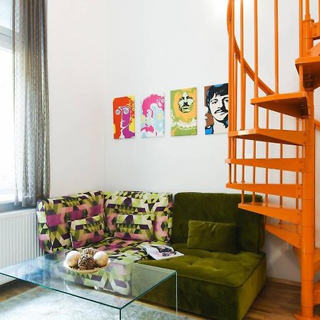 Central & Colorful Studio With Air Conditioning Будапеща Екстериор снимка
