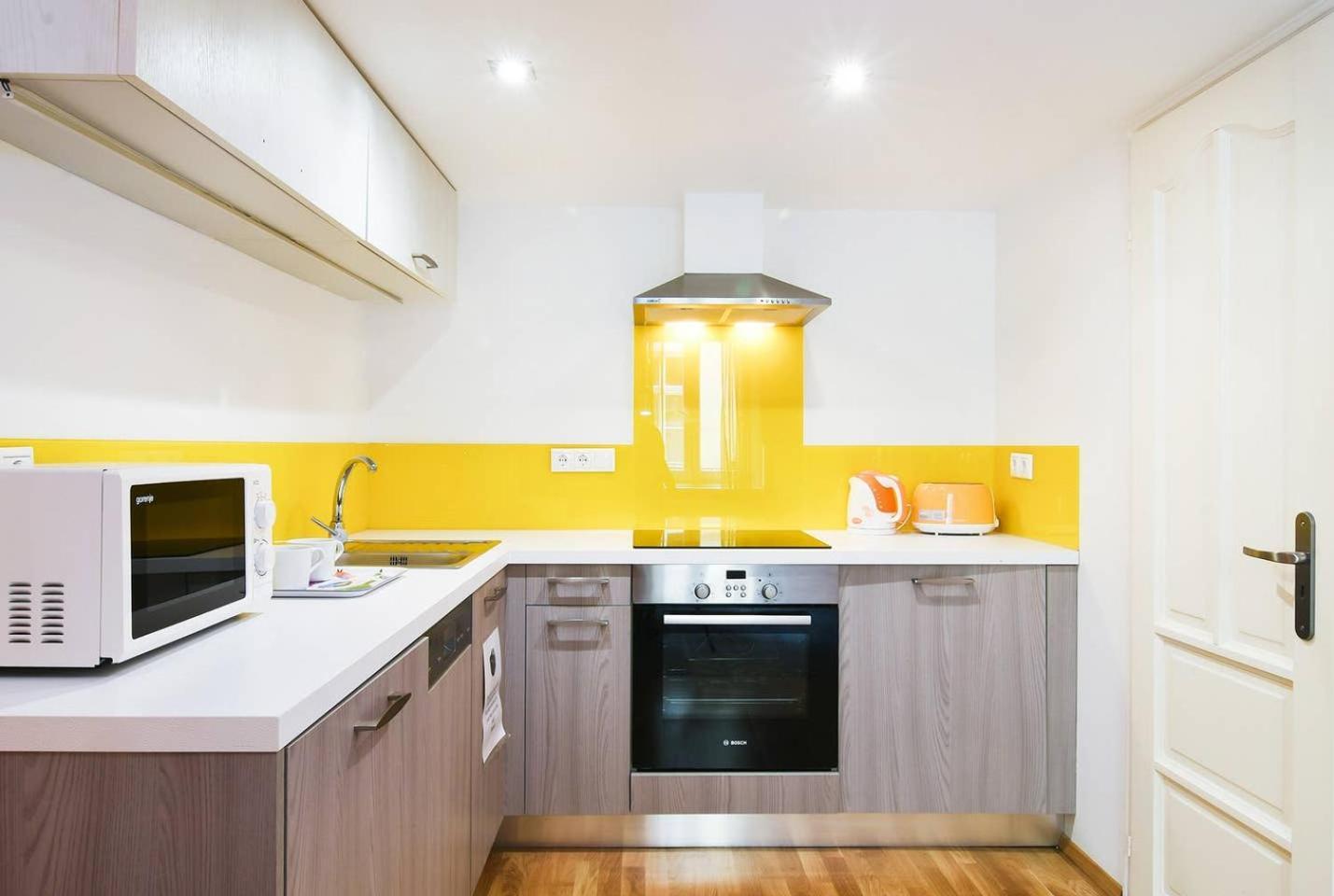 Central & Colorful Studio With Air Conditioning Будапеща Екстериор снимка