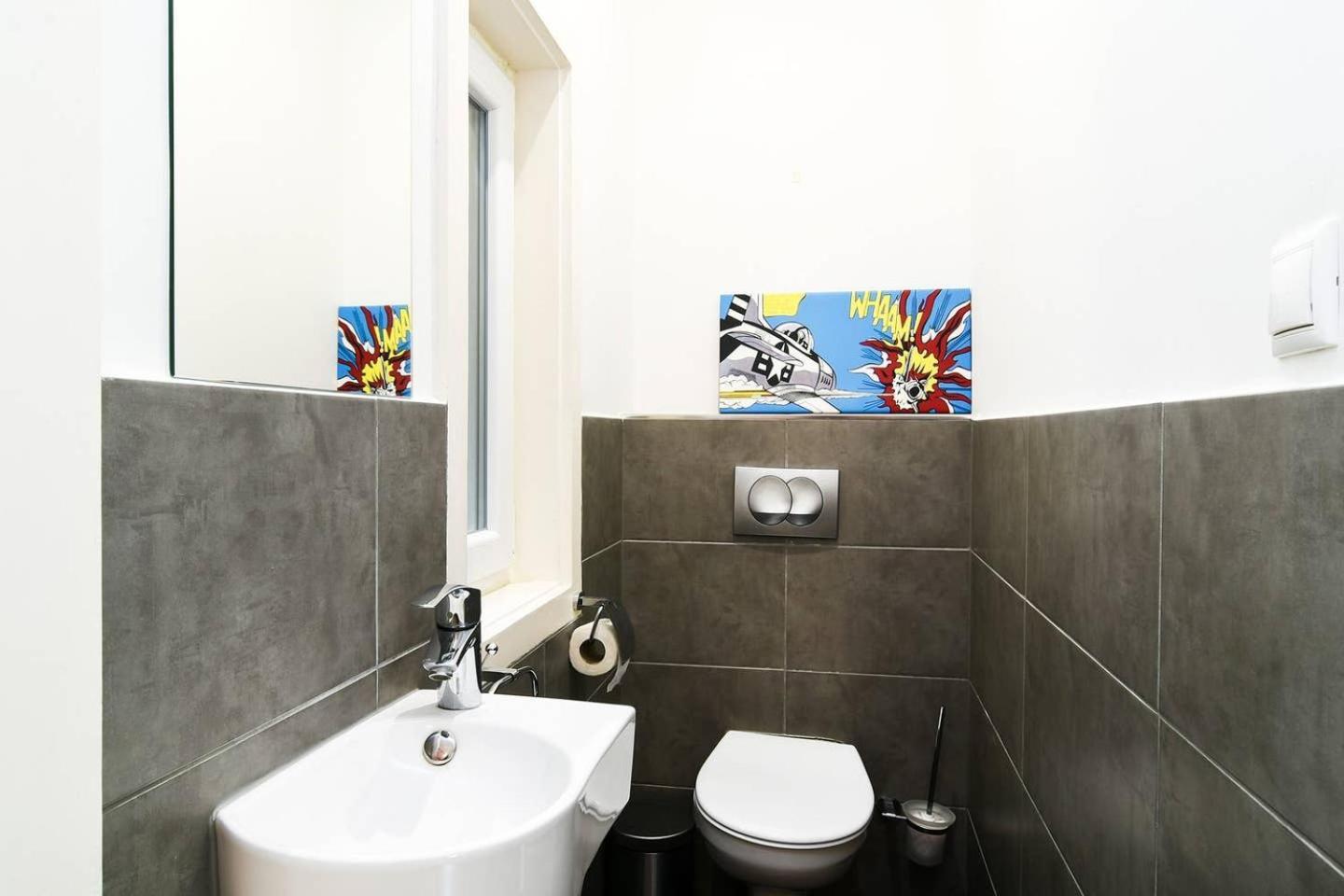 Central & Colorful Studio With Air Conditioning Будапеща Екстериор снимка