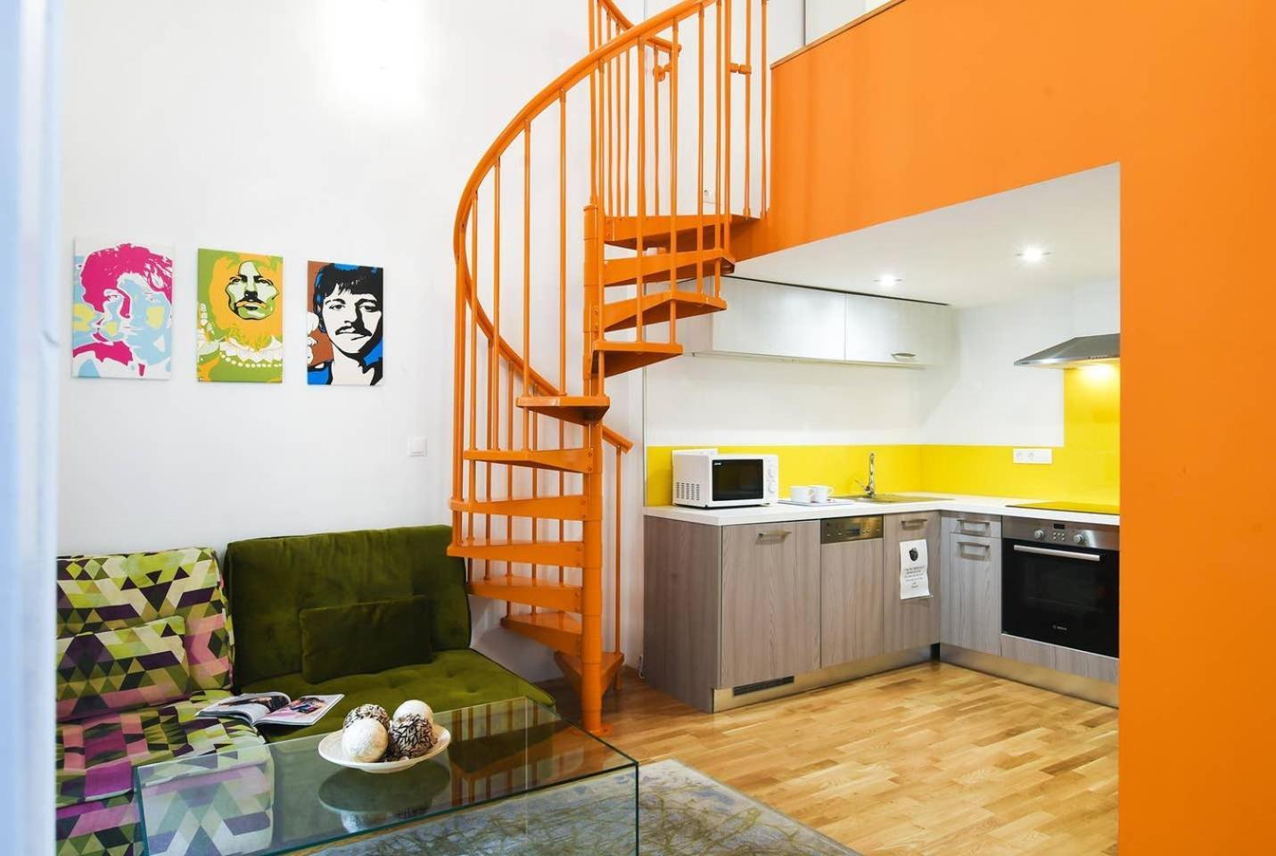 Central & Colorful Studio With Air Conditioning Будапеща Екстериор снимка