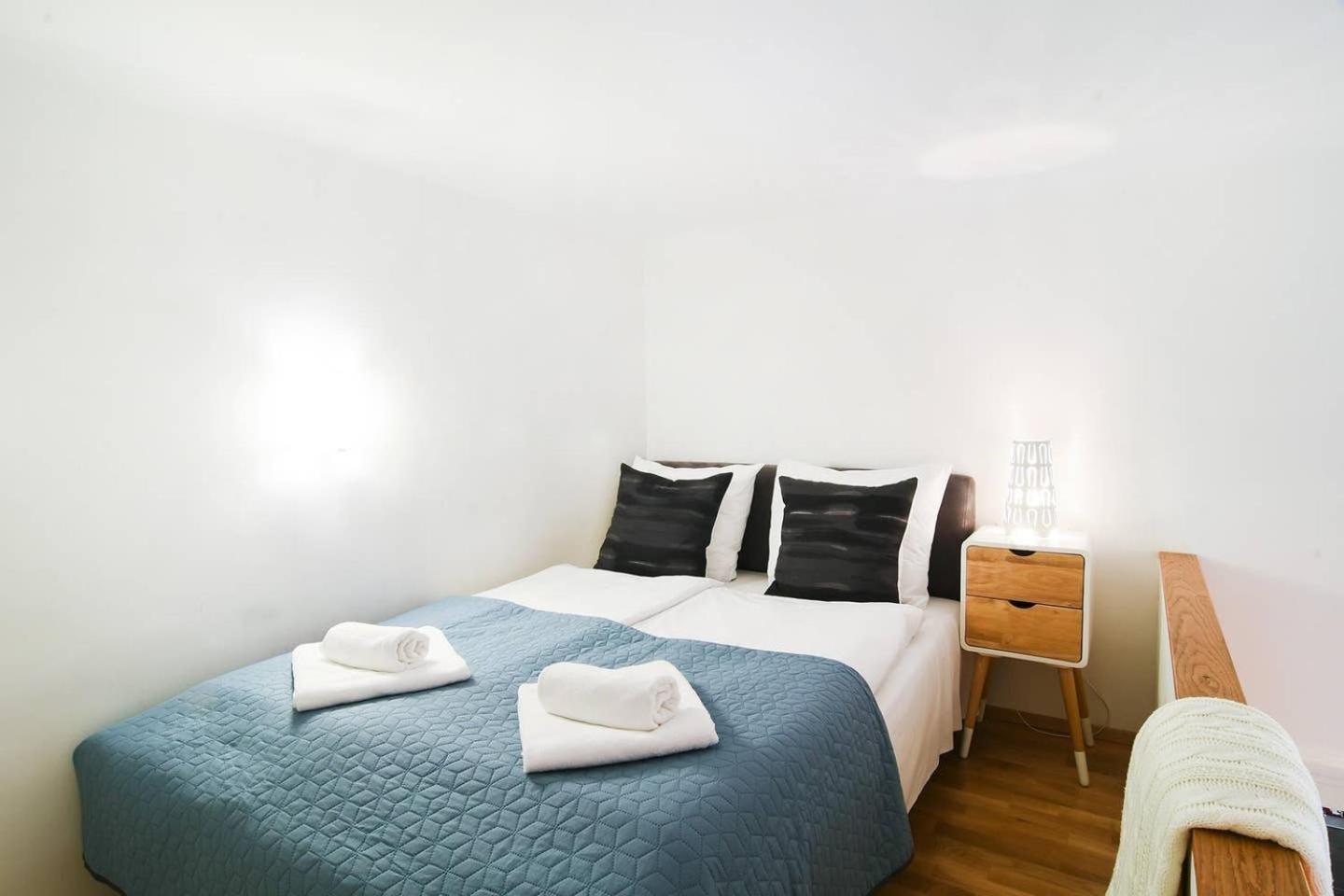 Central & Colorful Studio With Air Conditioning Будапеща Екстериор снимка