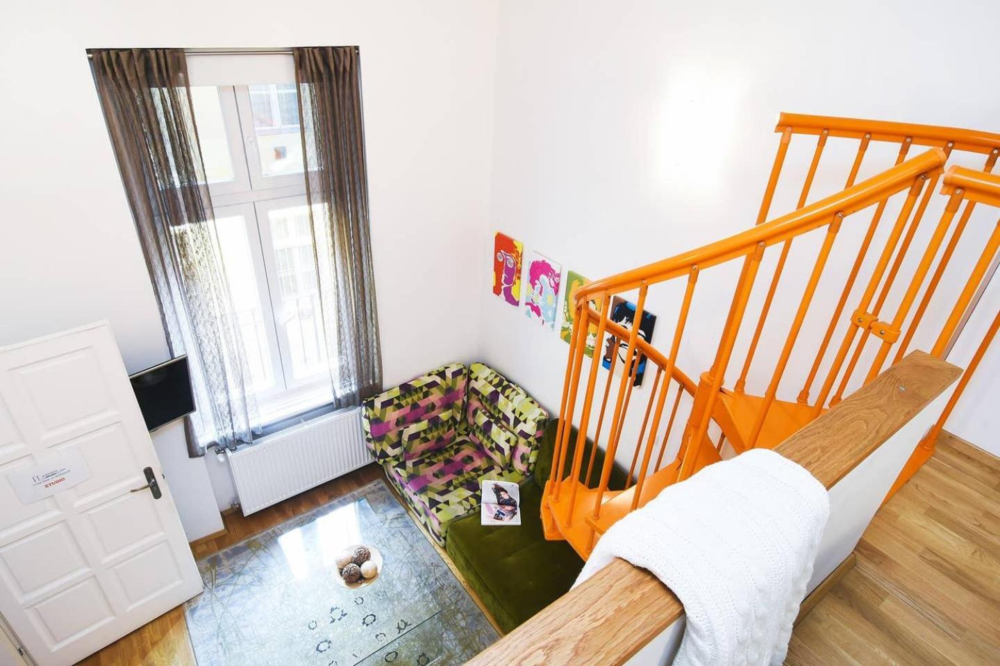 Central & Colorful Studio With Air Conditioning Будапеща Екстериор снимка